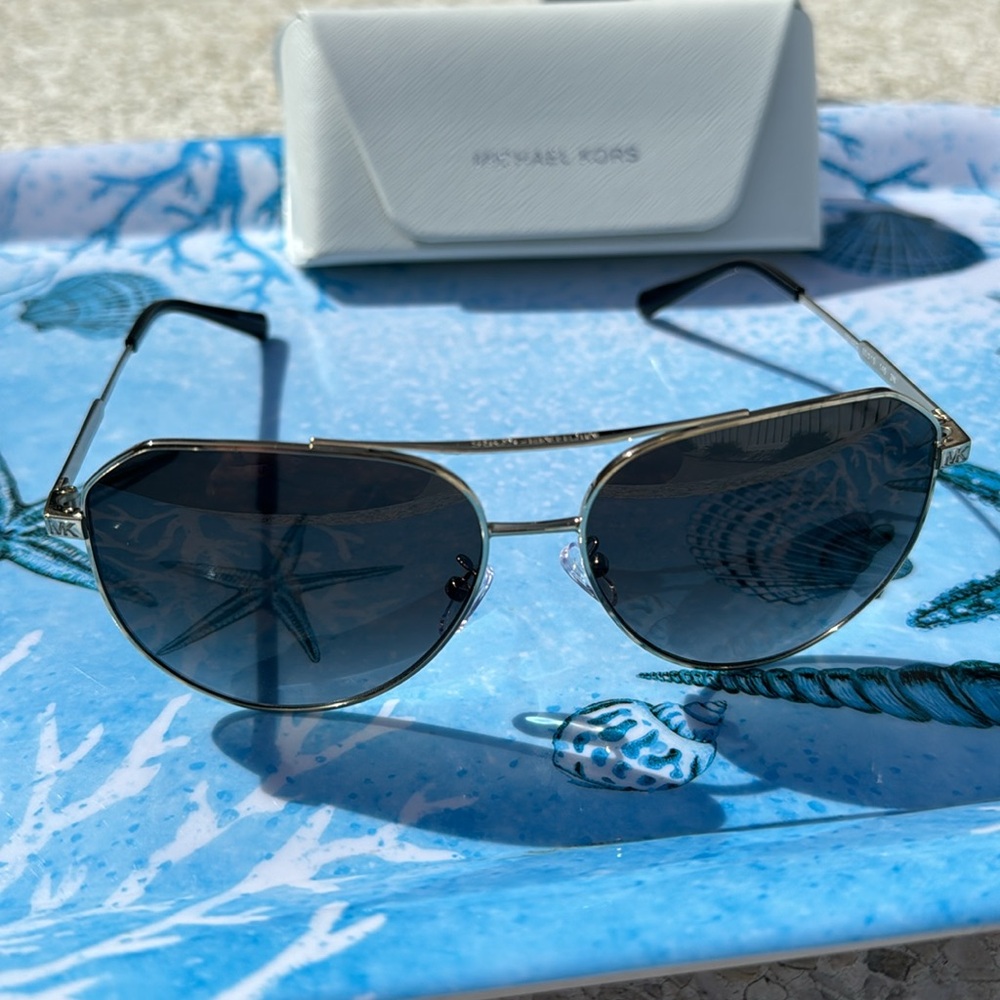 Michael Kors Aviator Sunglasses New with Box Sold out color!SALE! 😎🕶️